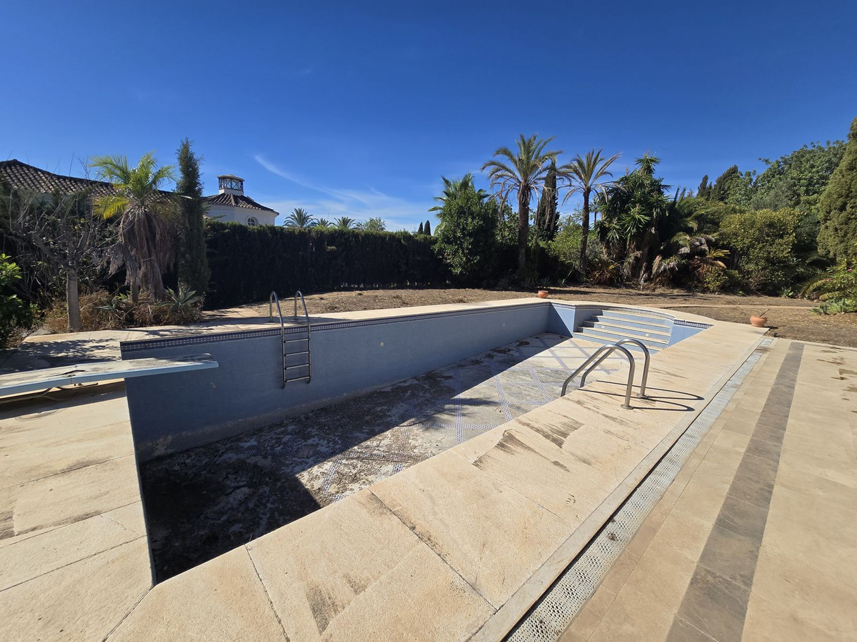 6 bedroom Villas for sale in Marbella – R4856941