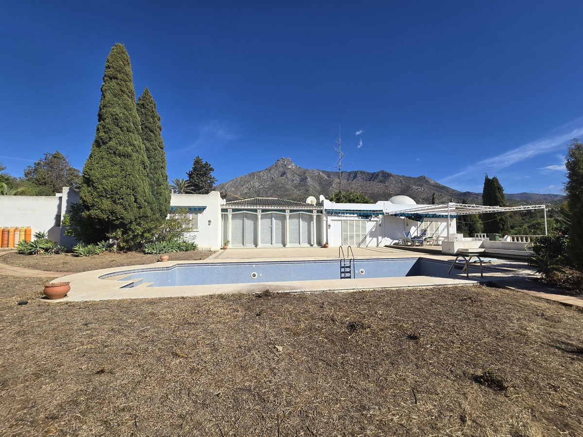 6 bedroom Villas for sale in Marbella – R4856941