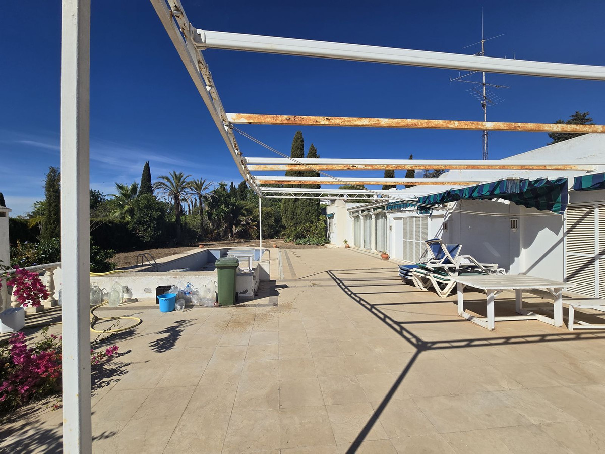 6 bedroom Villas for sale in Marbella – R4856941