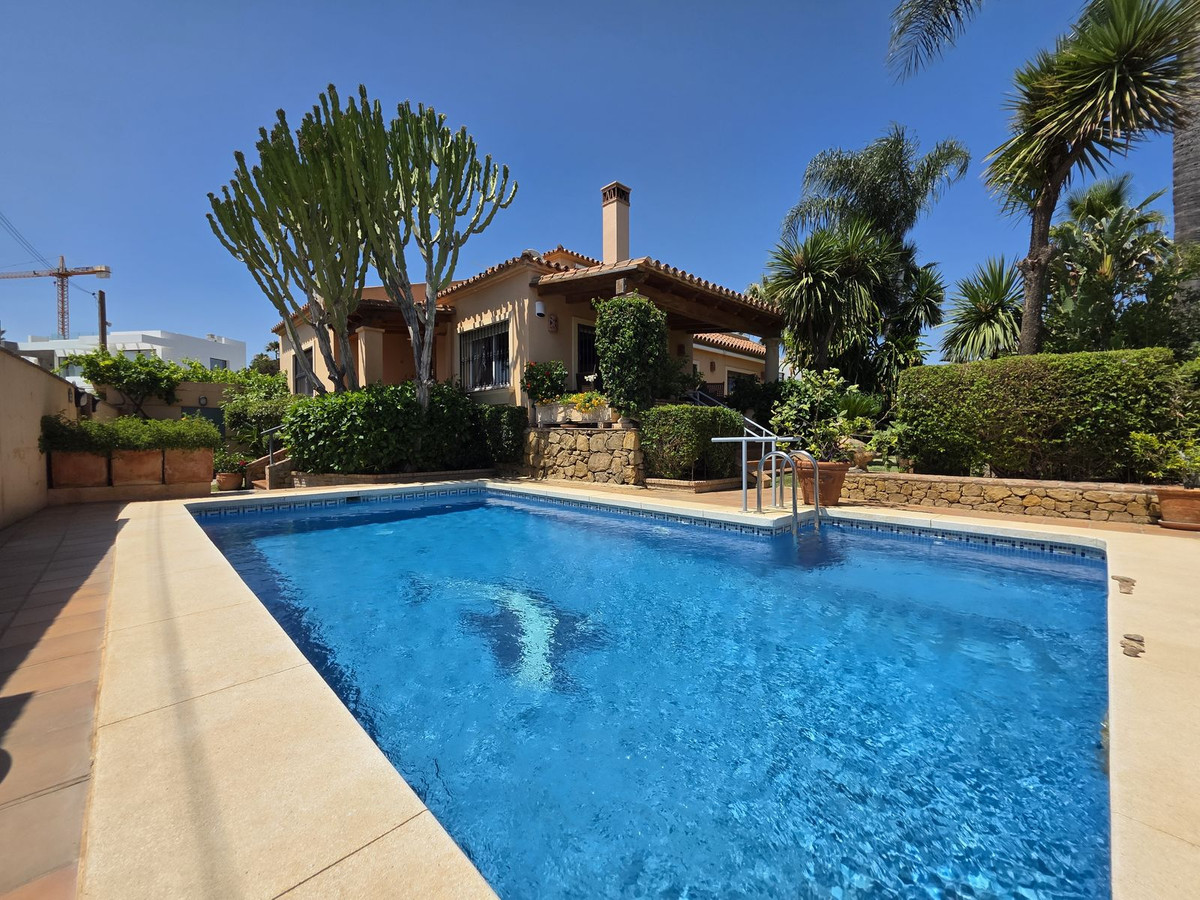 5 bedroom Villas for sale in Marbesa – R5075311