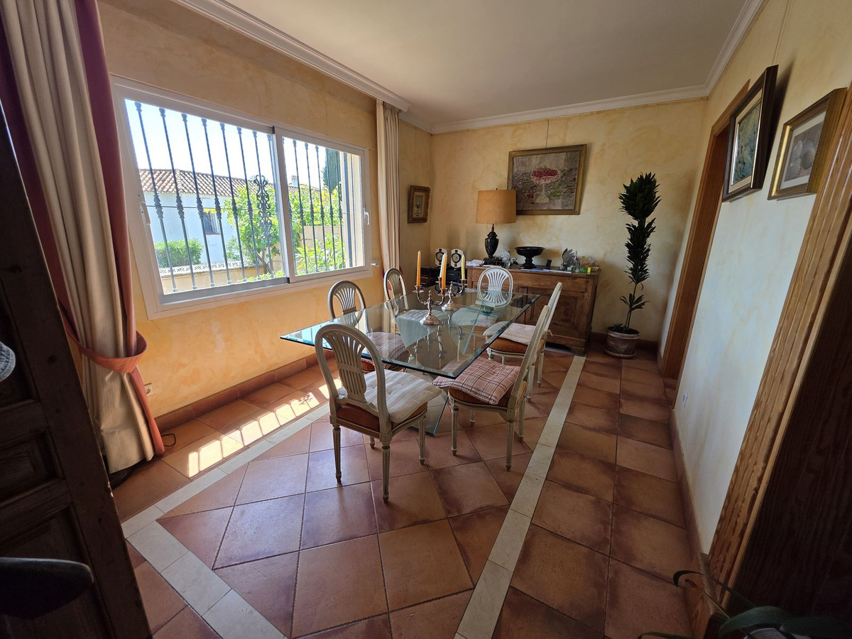 5 bedroom Villas for sale in Marbesa – R5075311