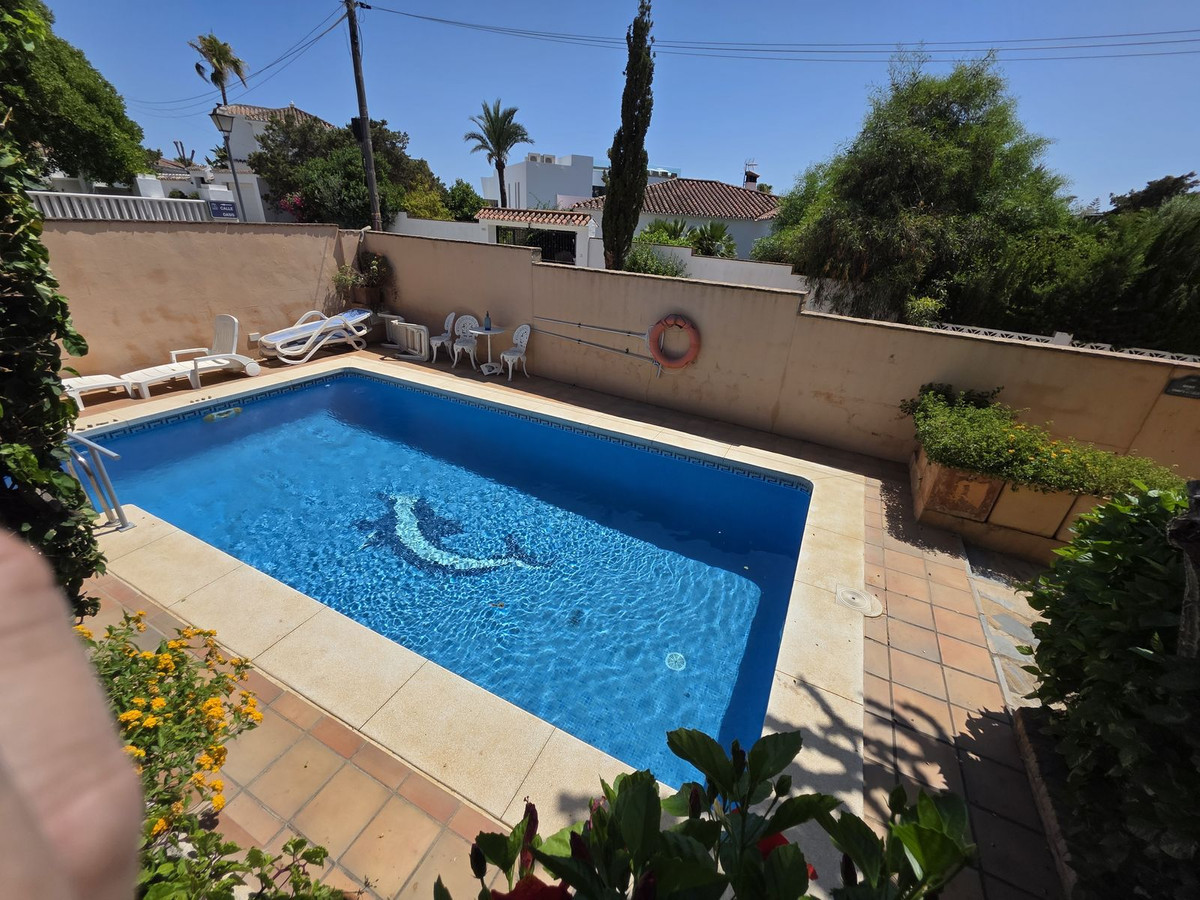 5 bedroom Villas for sale in Marbesa – R5075311