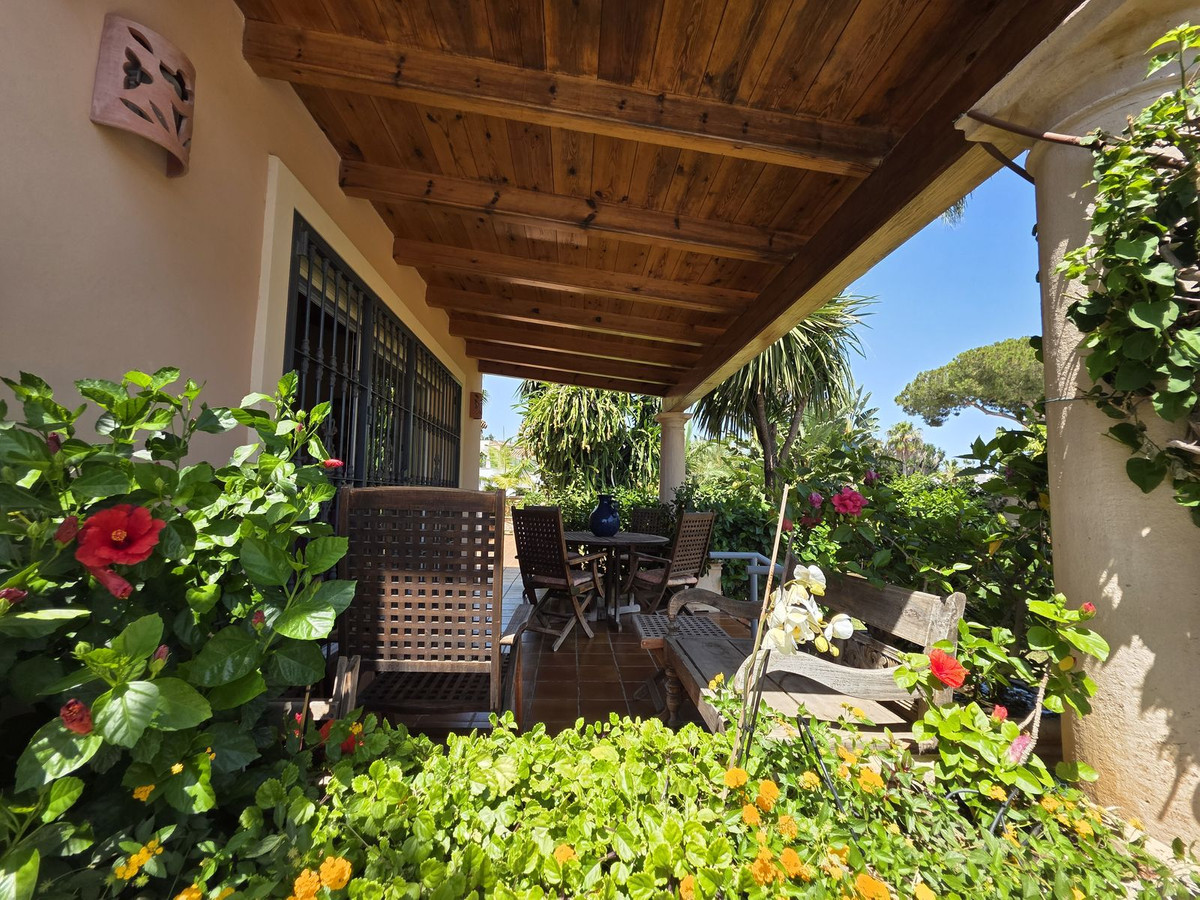 5 bedroom Villas for sale in Marbesa – R5075311