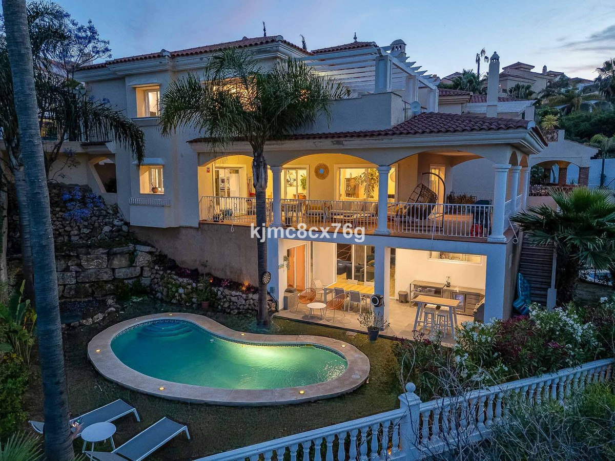 Villas de 6 dormitorios en venta en Riviera del Sol – R5043937