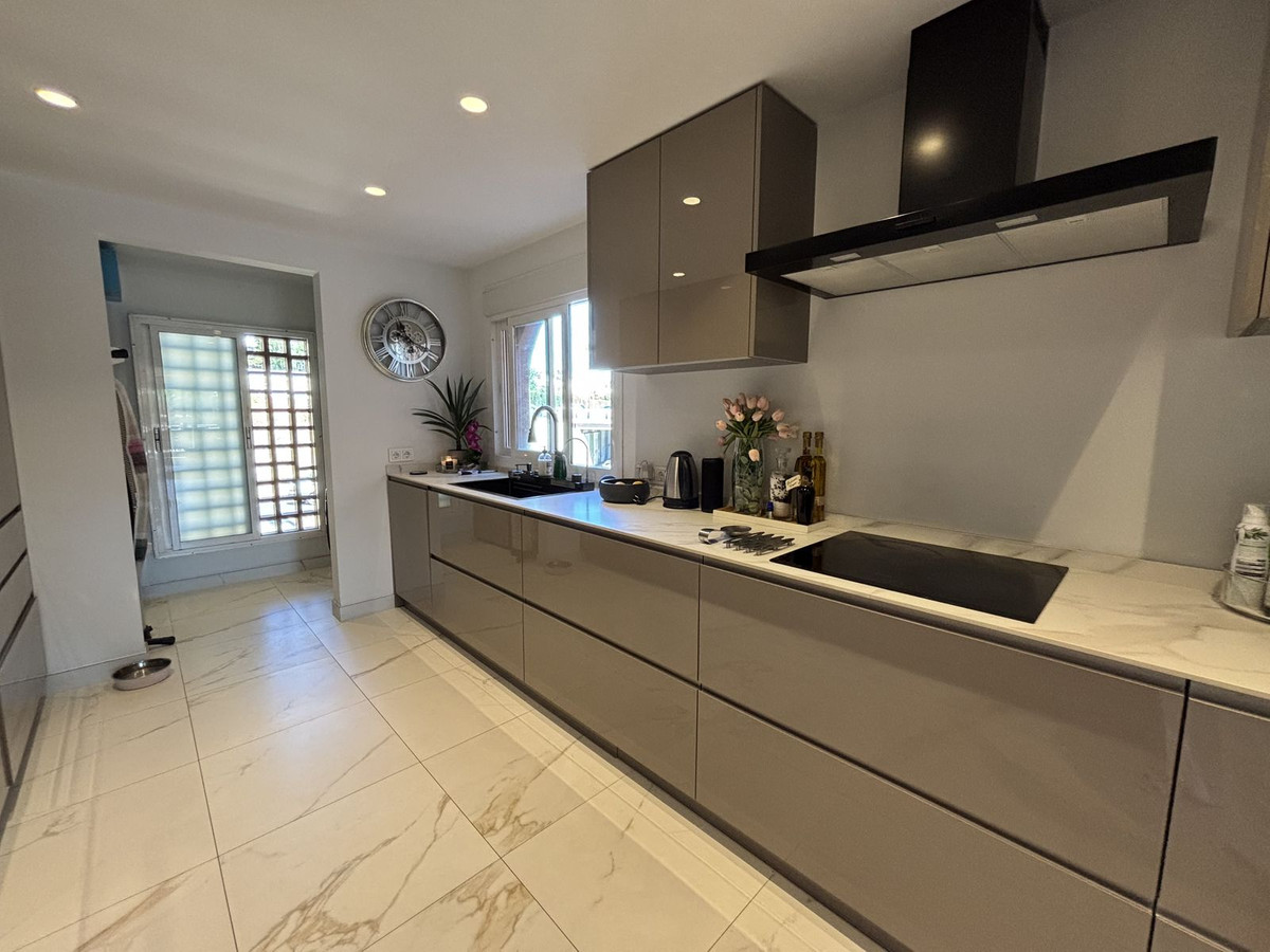 3 bedroom Penthouses for sale in Guadalmina Baja – R5139022
