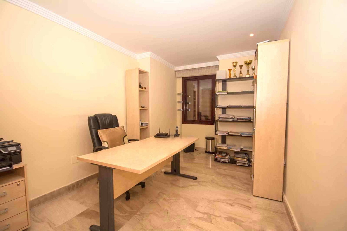 4 bedroom Apartments for sale in Nueva Milla de Oro – R5127307