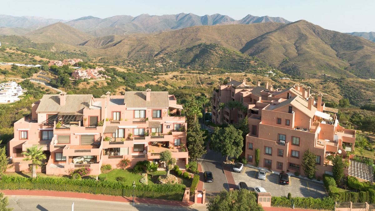 2 bedroom Apartments for sale in La Mairena – R5130679