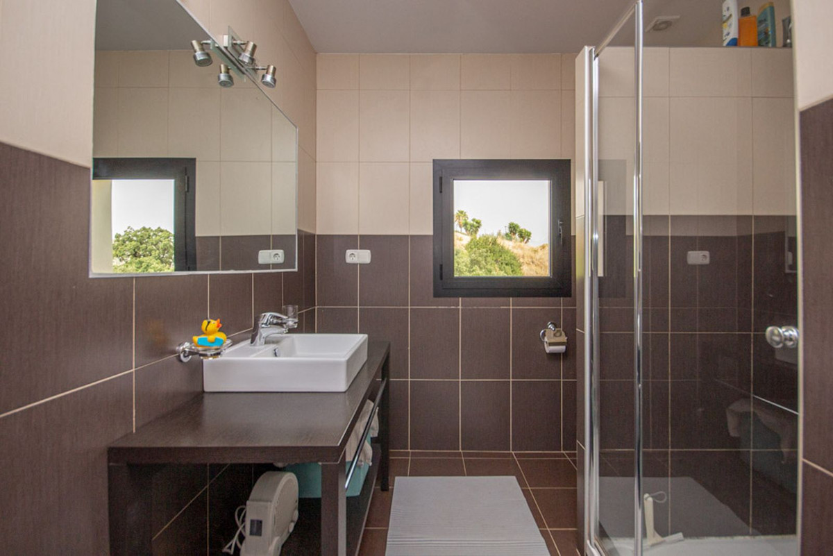 Villas de 4 dormitorios en venta en La Mairena – R5143909
