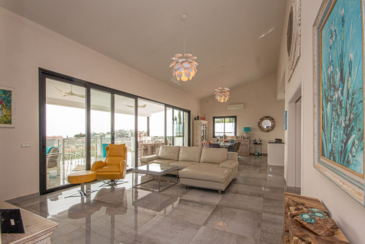 Villas de 4 dormitorios en venta en La Mairena – R5143909