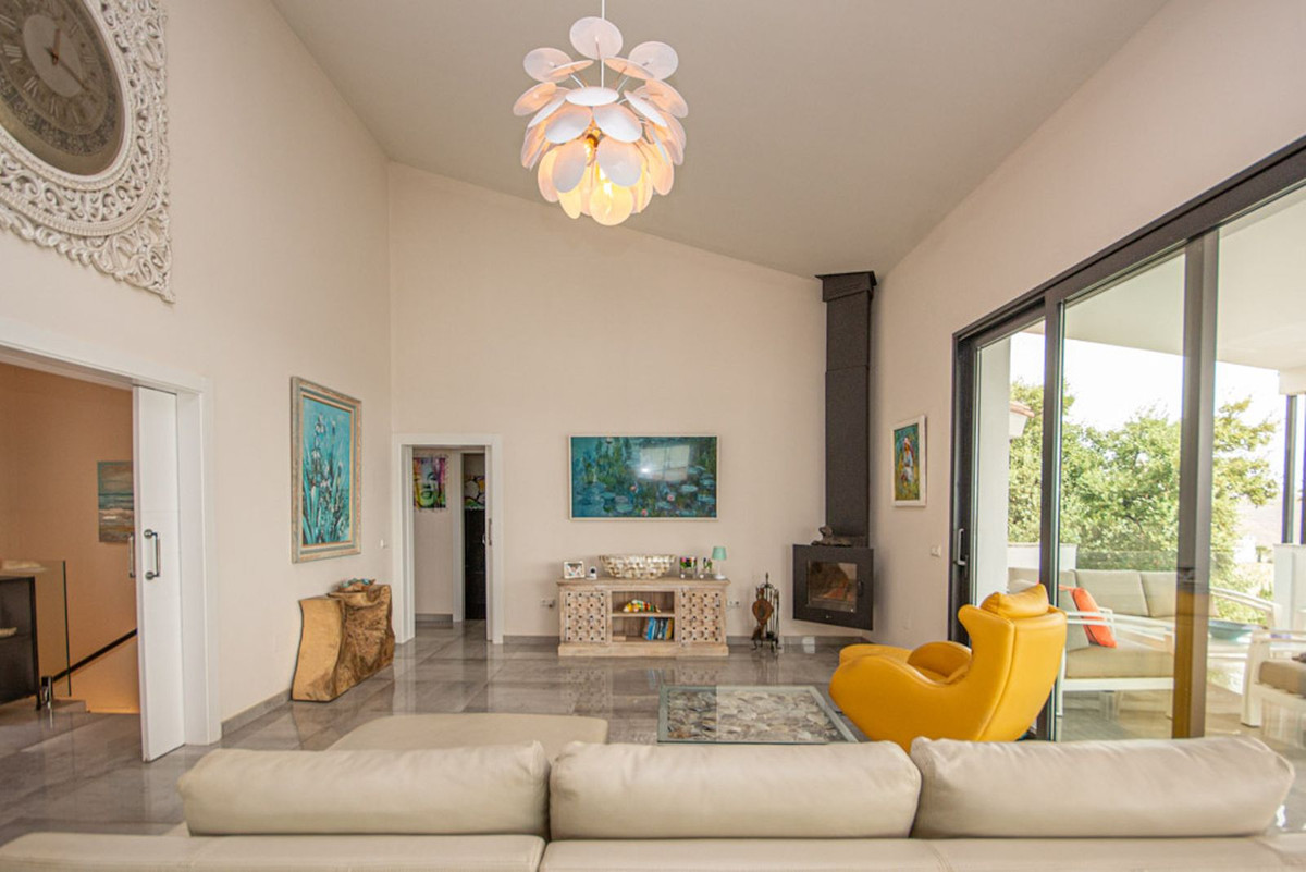 Villas de 4 dormitorios en venta en La Mairena – R5143909
