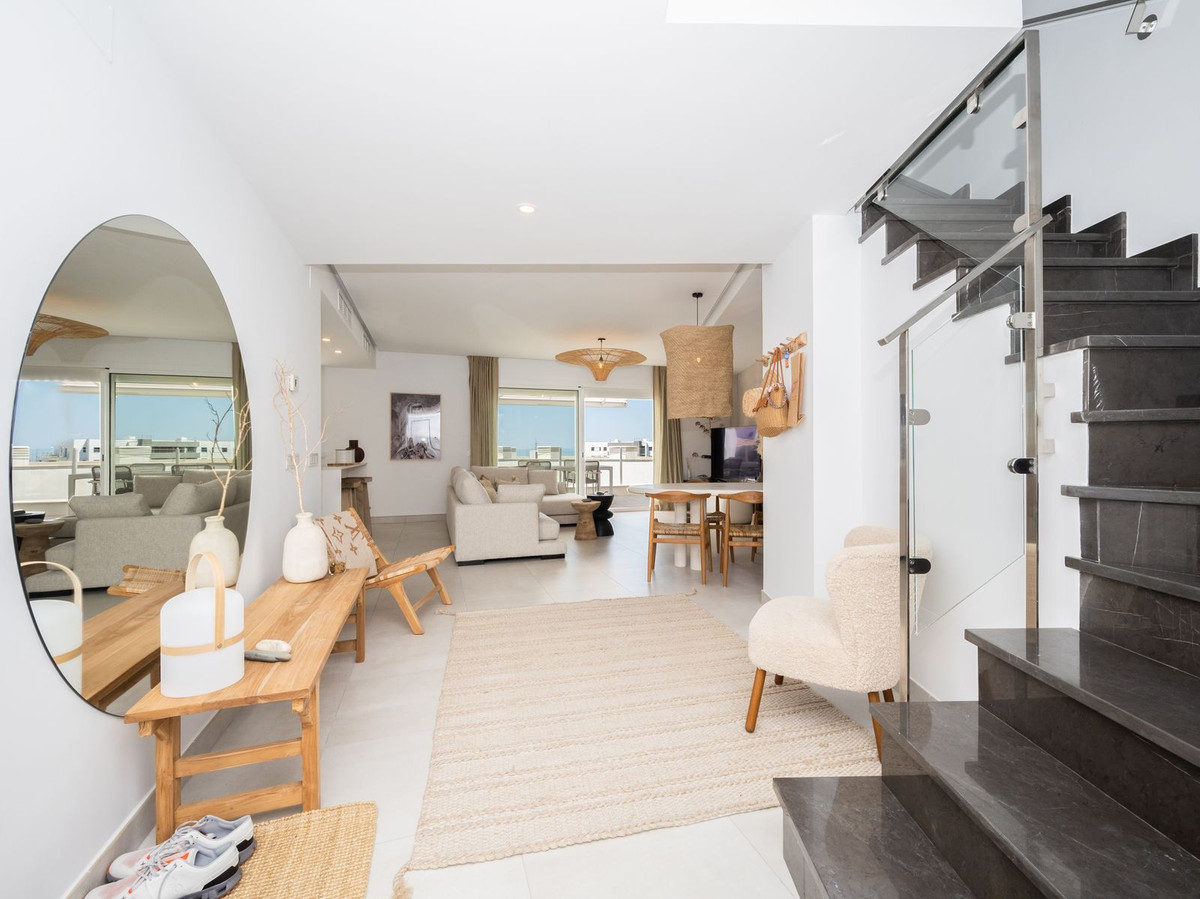 Apartamentos de 3 dormitorios en venta en Altos de los Monteros – R5119069