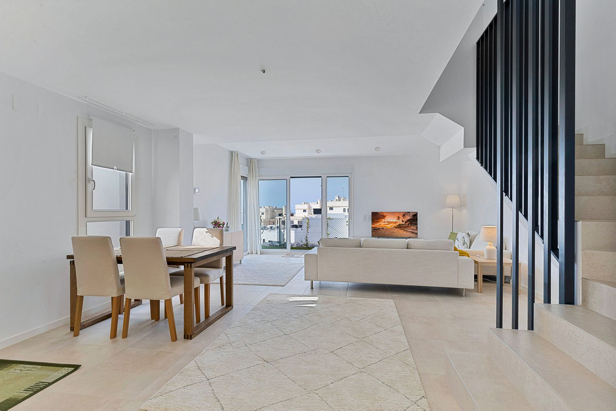 3 bedroom Townhouses for sale in La Cala de Mijas – R5117764