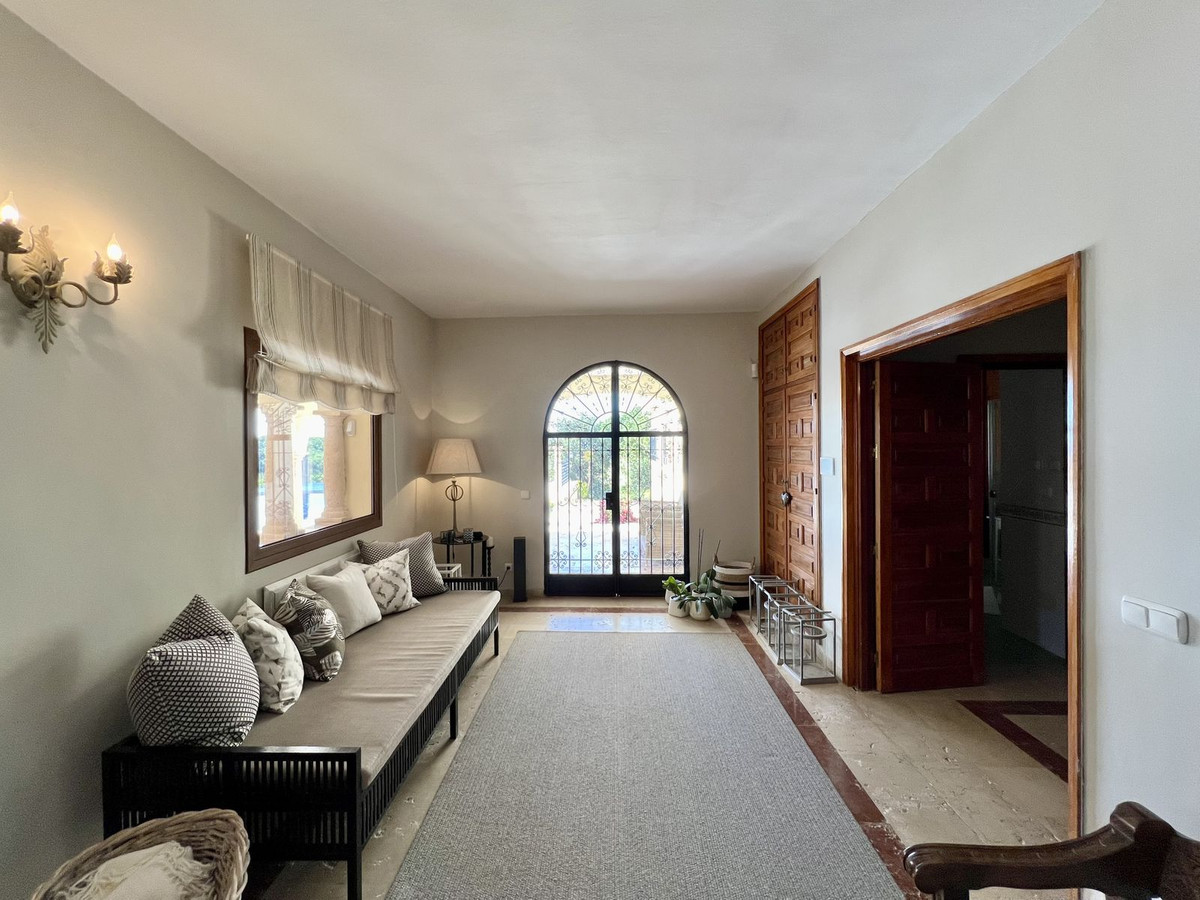 Villas de 4 dormitorios en venta en Elviria – R5139934