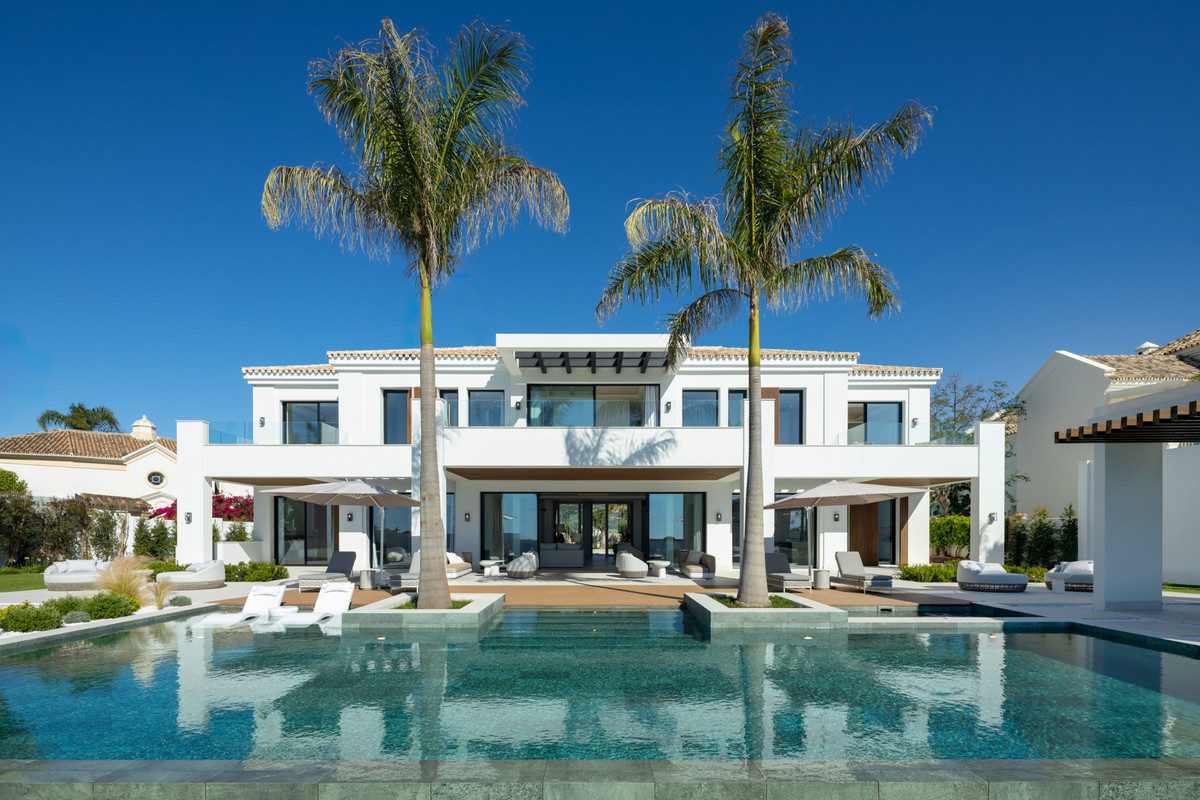 7 bedroom Villas for sale in Monte Halcones – R5135665