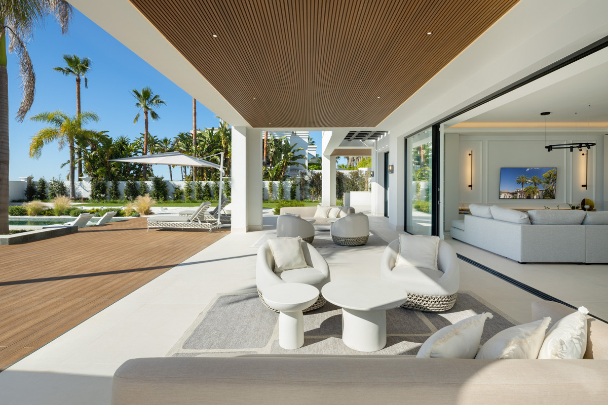 7 bedroom Villas for sale in Monte Halcones – R5135665