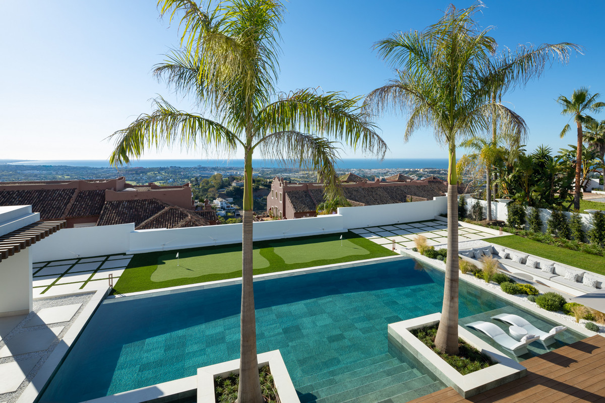 7 bedroom Villas for sale in Monte Halcones – R5135665