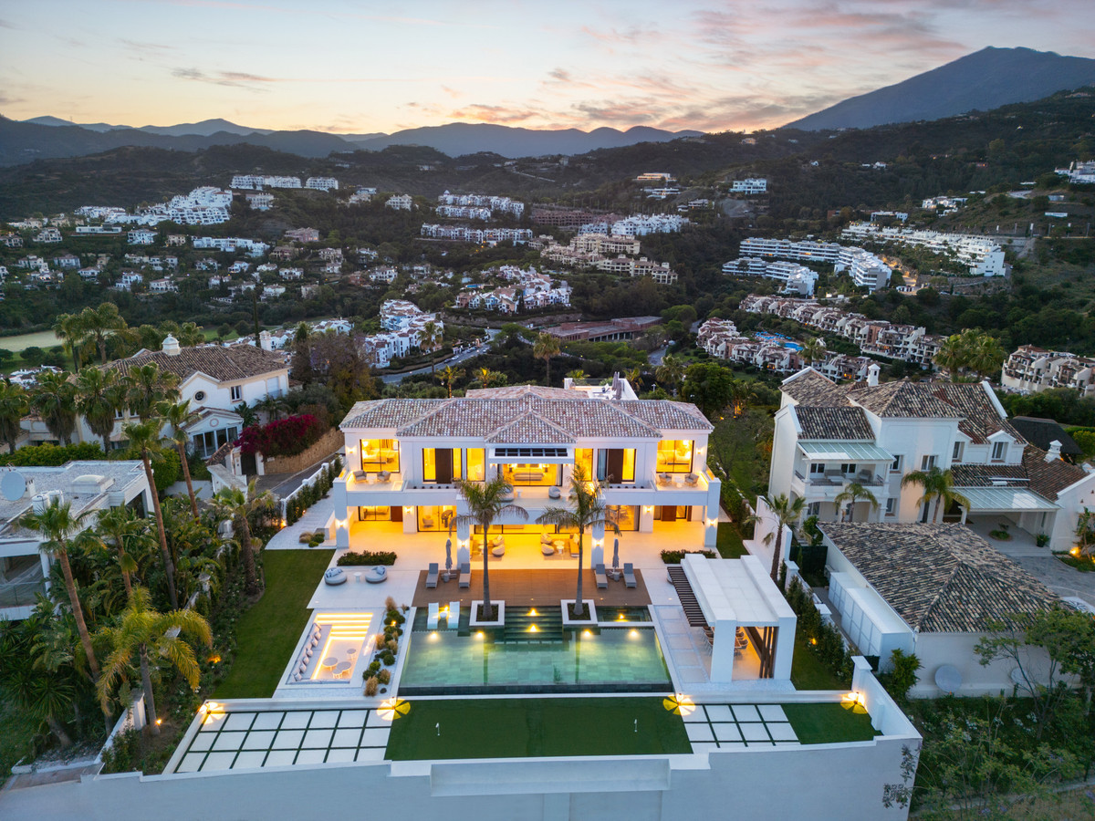 7 bedroom Villas for sale in Monte Halcones – R5135665