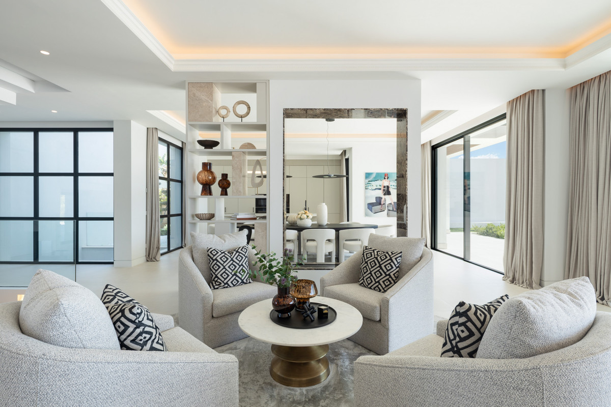 7 bedroom Villas for sale in Monte Halcones – R5135665