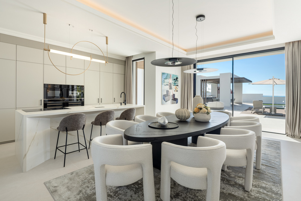 7 bedroom Villas for sale in Monte Halcones – R5135665