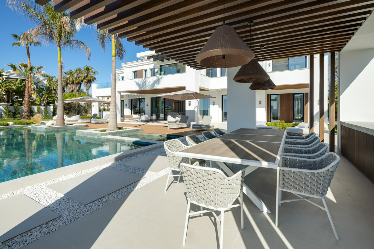 7 bedroom Villas for sale in Monte Halcones – R5135665