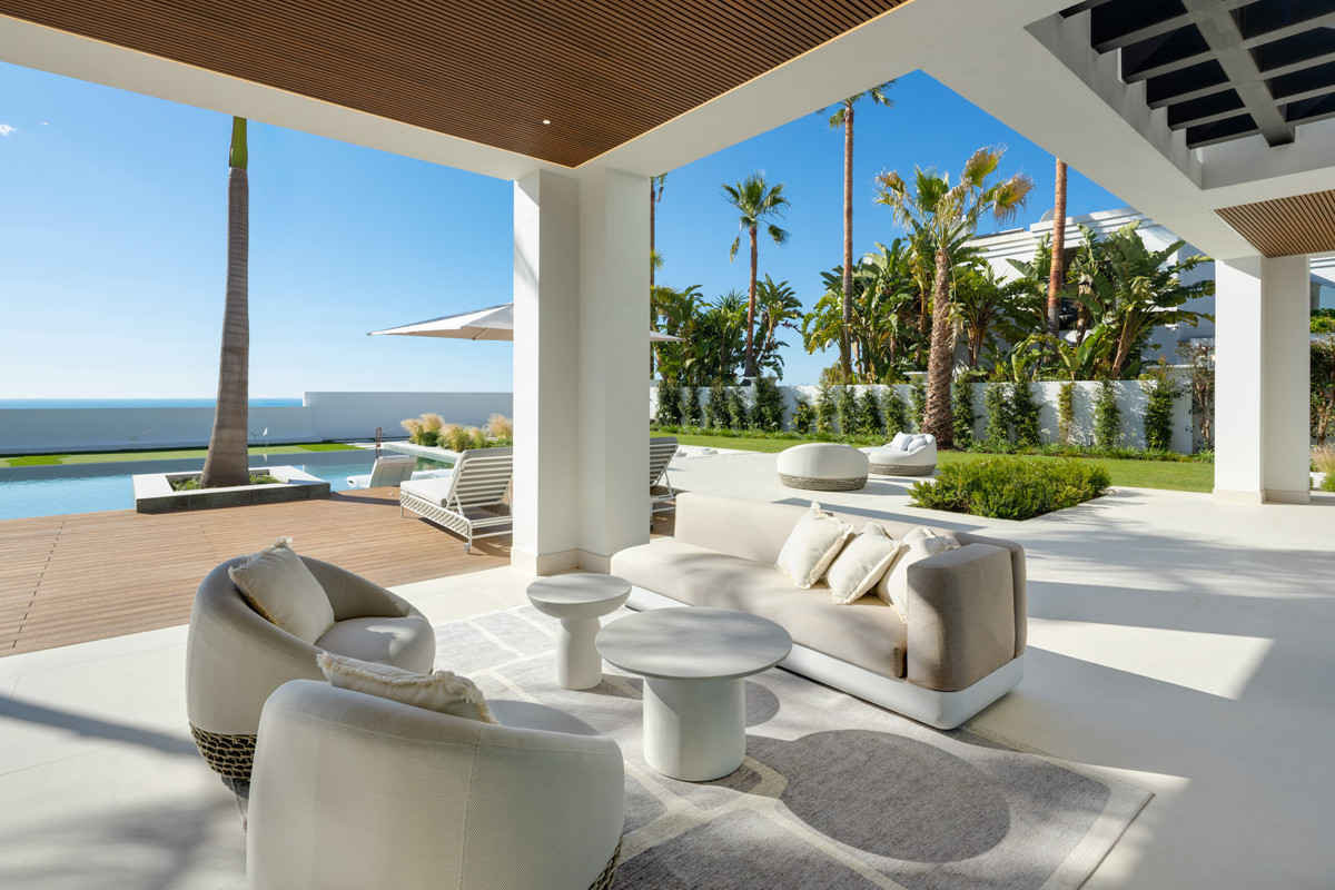 7 bedroom Villas for sale in Monte Halcones – R5135665