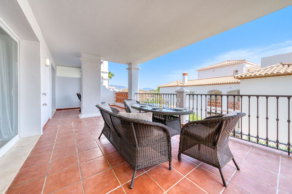 Apartamentos de 2 dormitorios en venta en Calahonda – R5143924