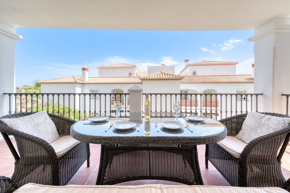 Apartamentos de 2 dormitorios en venta en Calahonda – R5143924