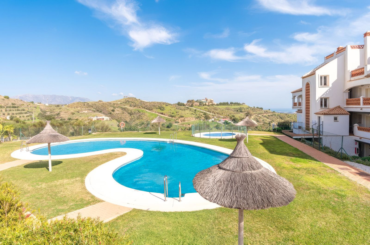 Apartamentos de 2 dormitorios en venta en Calahonda – R5143924