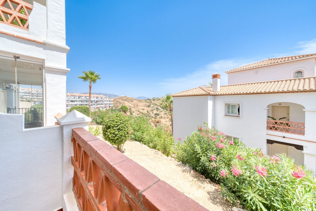 Apartamentos de 2 dormitorios en venta en Calahonda – R5143924