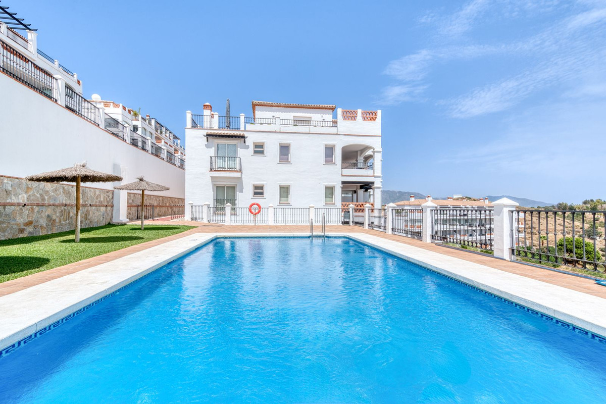 Apartamentos de 2 dormitorios en venta en Calahonda – R5143924
