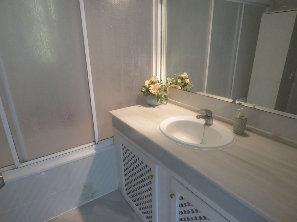 2 bedroom Apartments for sale in Calahonda – R5130589