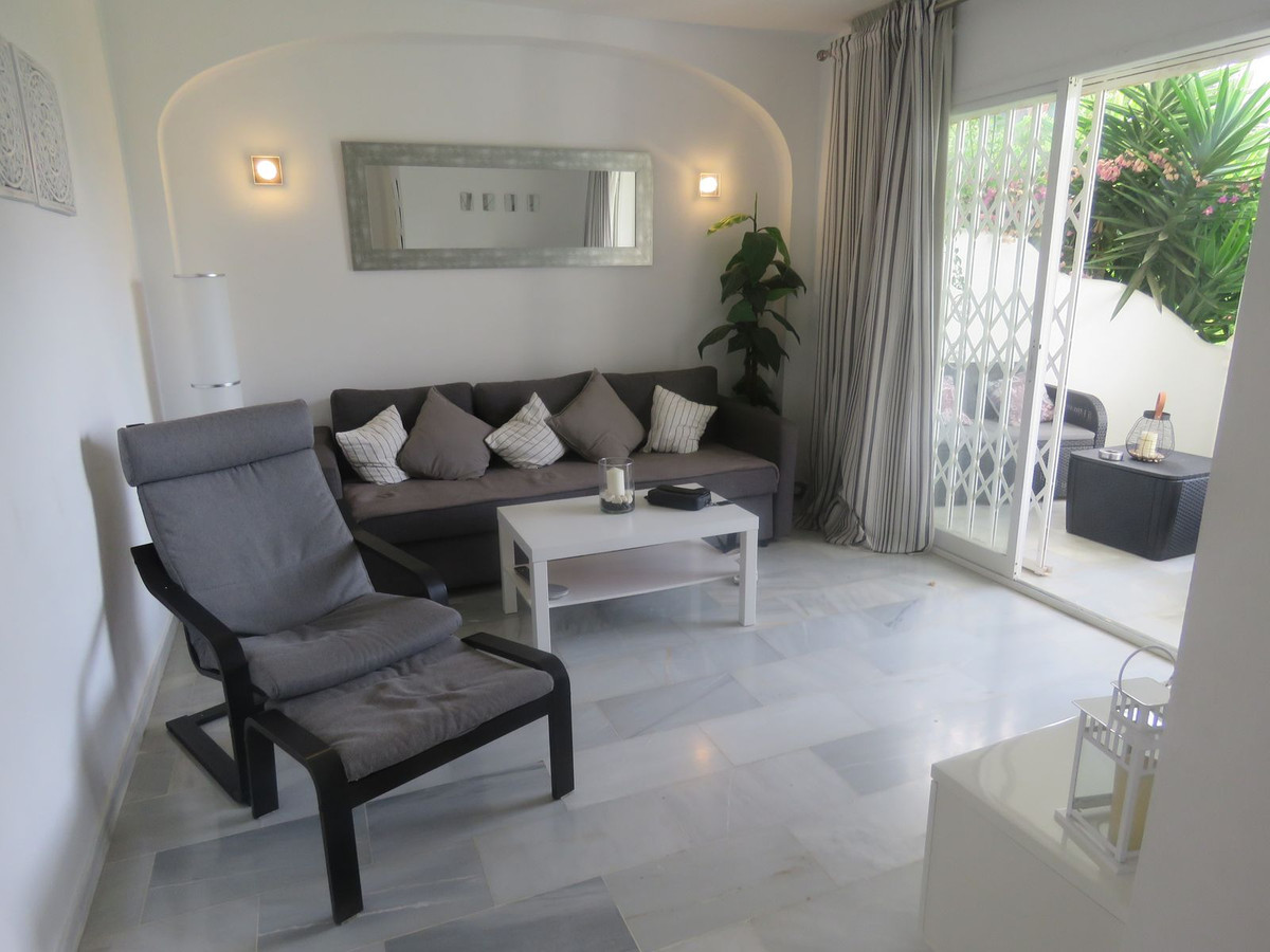 2 bedroom Apartments for sale in Calahonda – R5130589