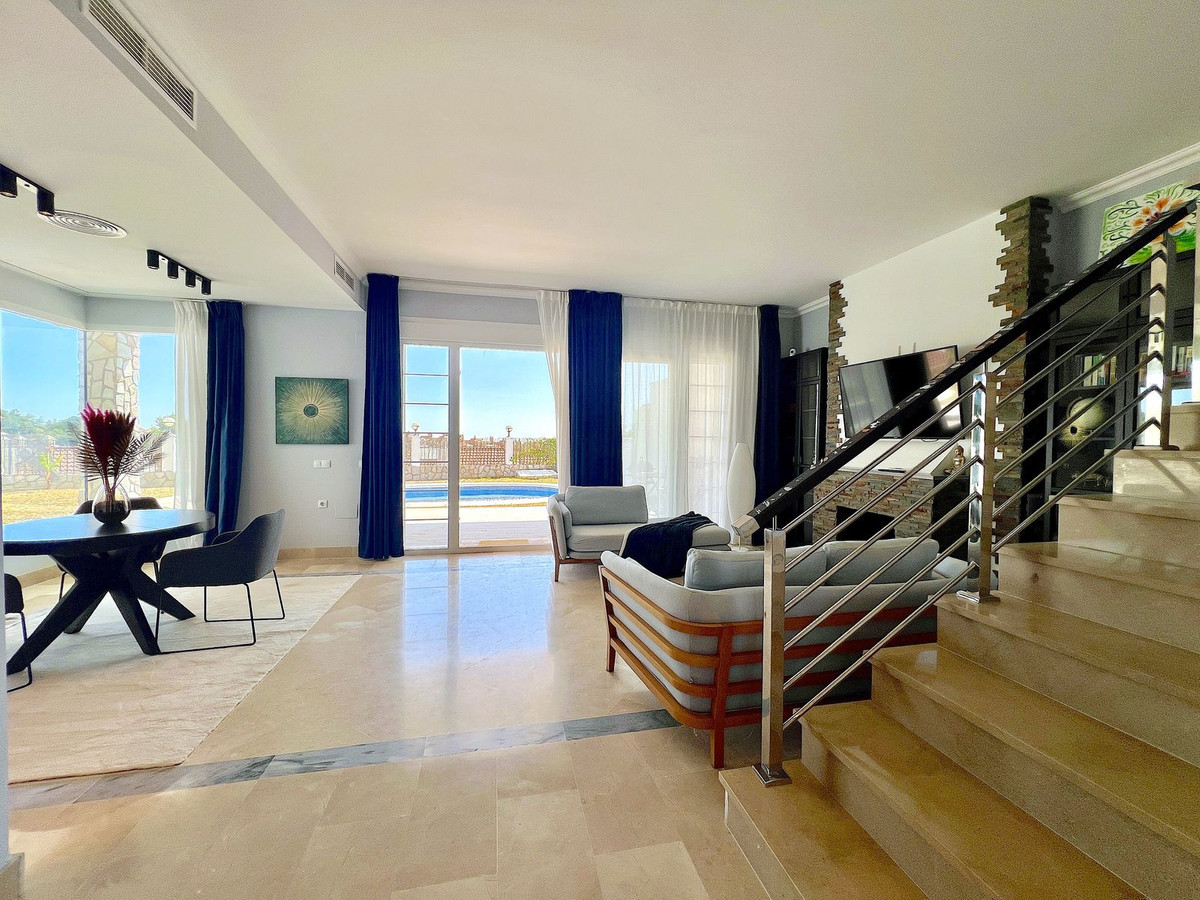 Pareados de 3 dormitorios en venta en La Mairena – R5142193