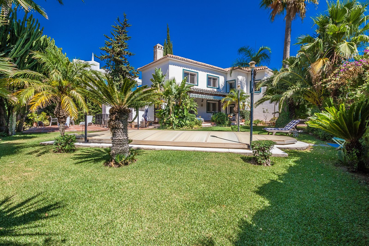 4 bedroom Villas for sale in Marbesa – R5140054