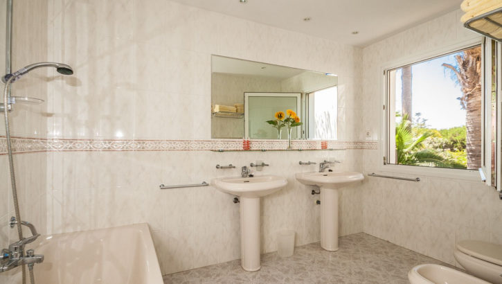 4 bedroom Villas for sale in Marbesa – R5140054 in 