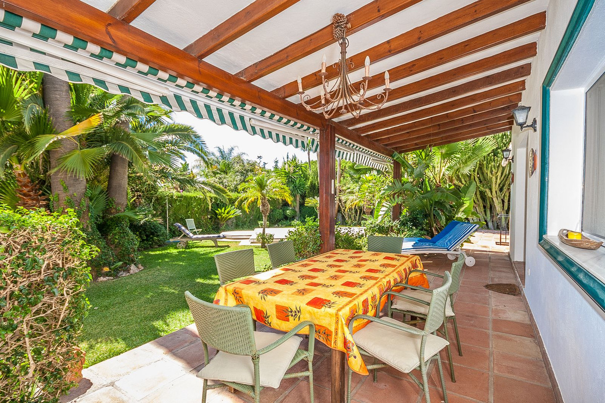 4 bedroom Villas for sale in Marbesa – R5140054