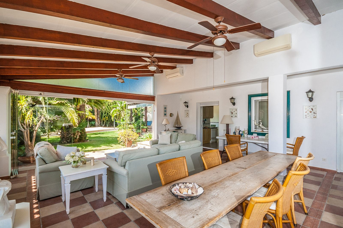 4 bedroom Villas for sale in Marbesa – R5140054