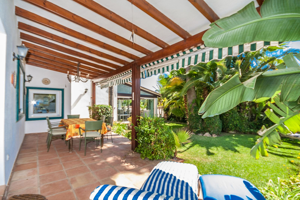 4 bedroom Villas for sale in Marbesa – R5140054