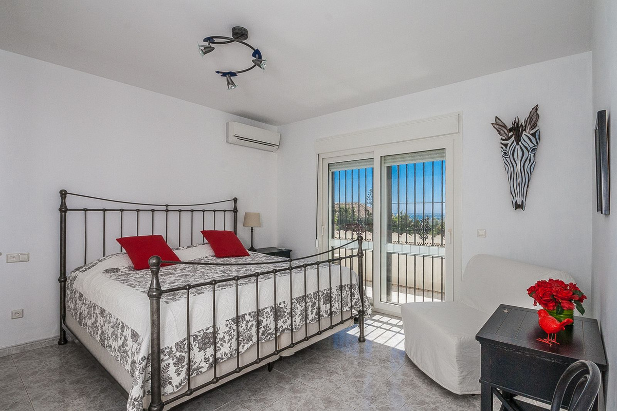 4 bedroom Villas for sale in Marbesa – R5140054