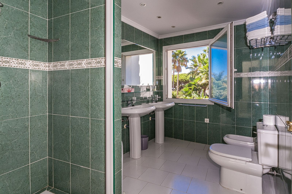 4 bedroom Villas for sale in Marbesa – R5140054