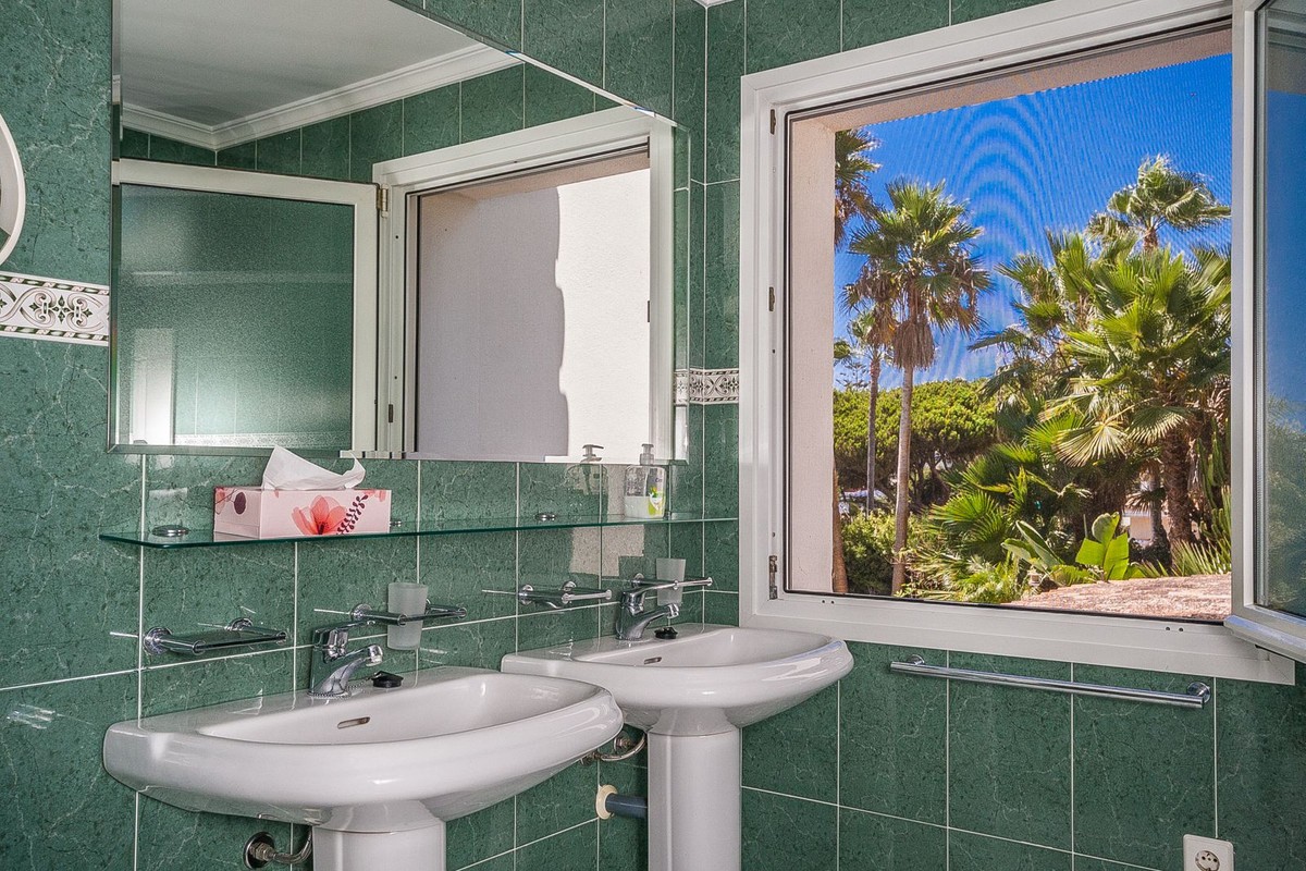 4 bedroom Villas for sale in Marbesa – R5140054