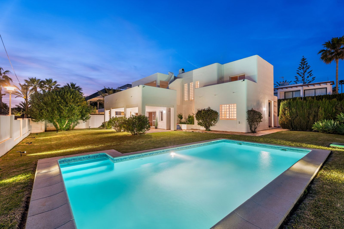 5 bedroom Villas for sale in Marbesa – R5009773