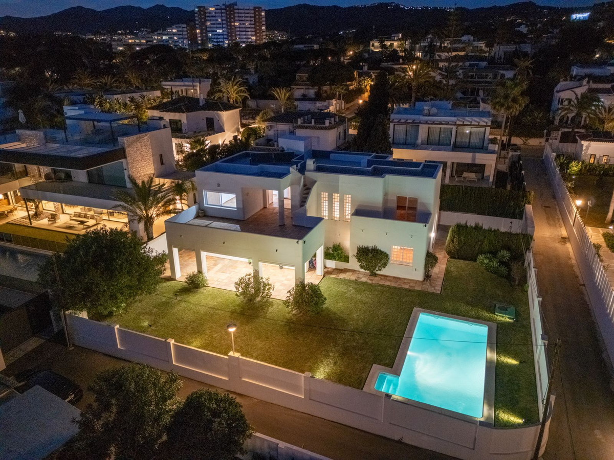 5 bedroom Villas for sale in Marbesa – R5009773