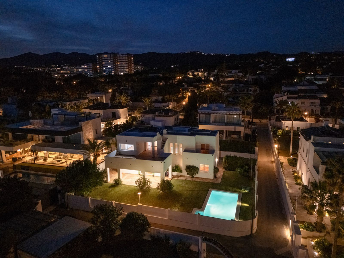 5 bedroom Villas for sale in Marbesa – R5009773