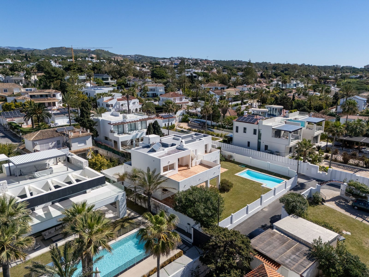 5 bedroom Villas for sale in Marbesa – R5009773