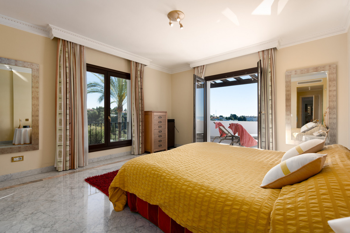 Apartamentos de 3 dormitorios en venta en Milla de Oro – R4690228