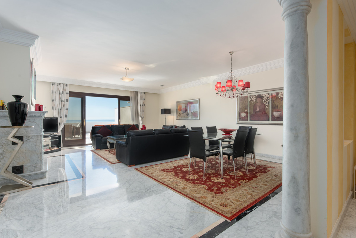 Apartamentos de 3 dormitorios en venta en Milla de Oro – R4690228