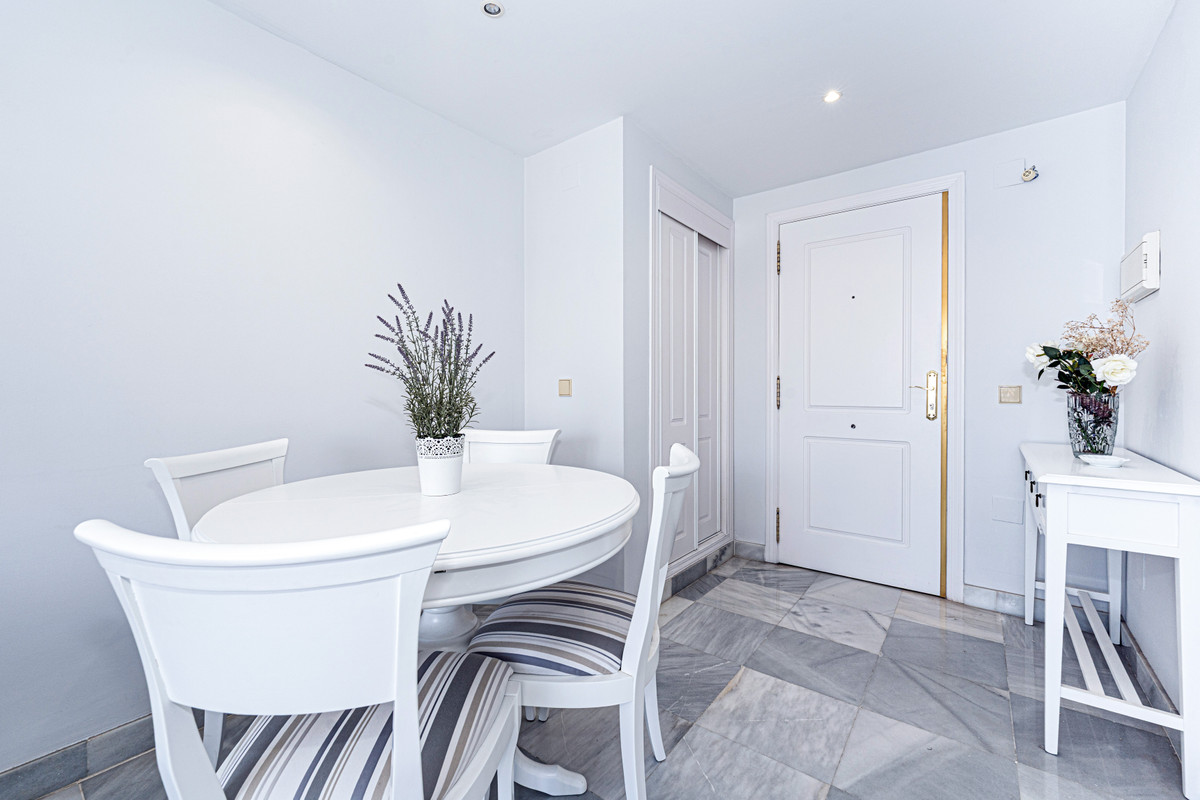 1 bedroom Apartments for sale in Marbella – R5133712