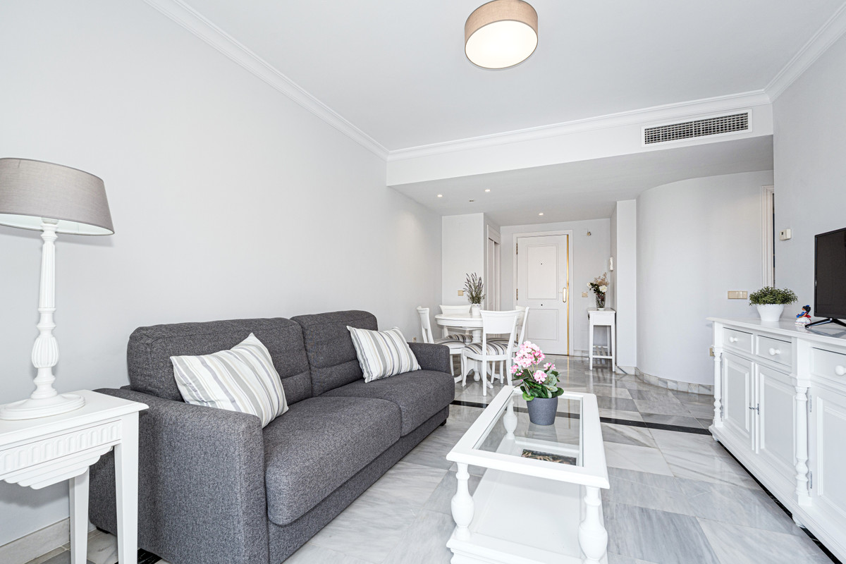 1 bedroom Apartments for sale in Marbella – R5133712