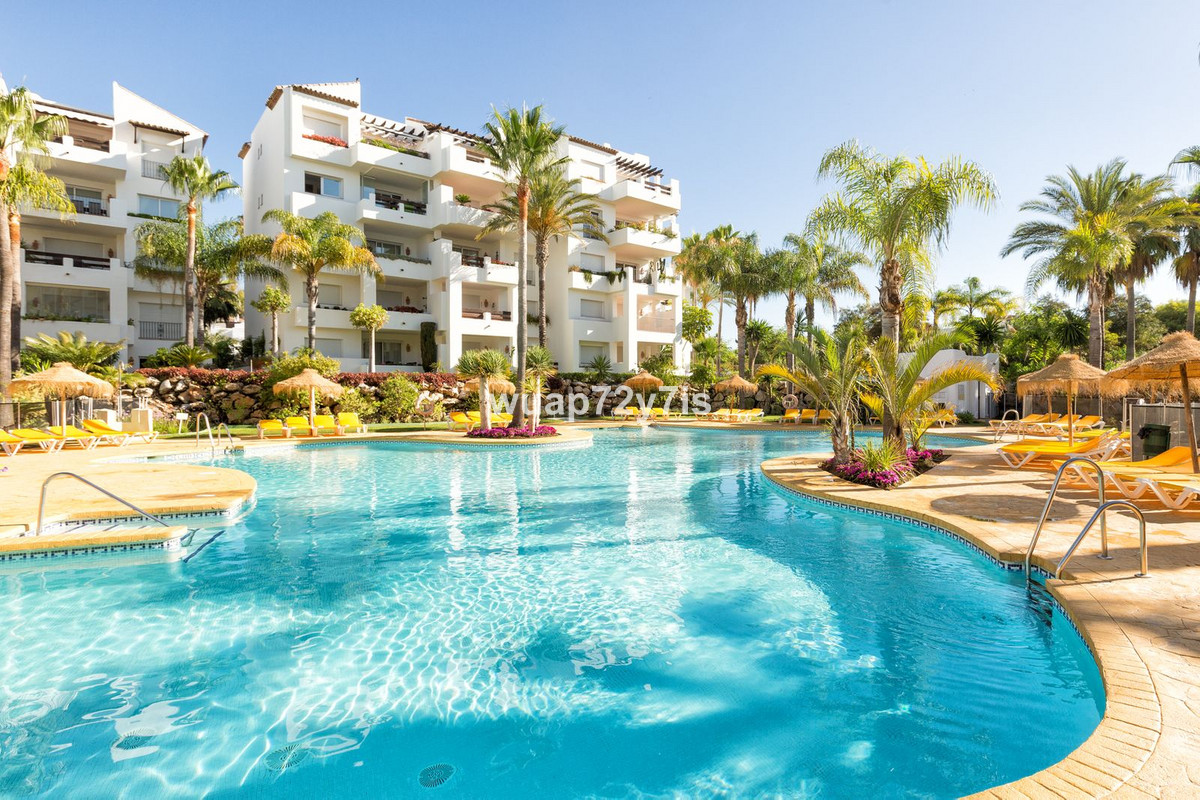 Aticos de 2 dormitorios en venta en Atalaya – R5117995
